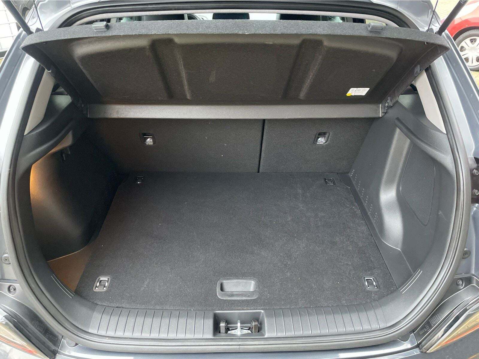 Grå Hyundai Kona fra 2021