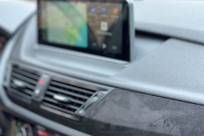 Grå BMW X1 fra 2013