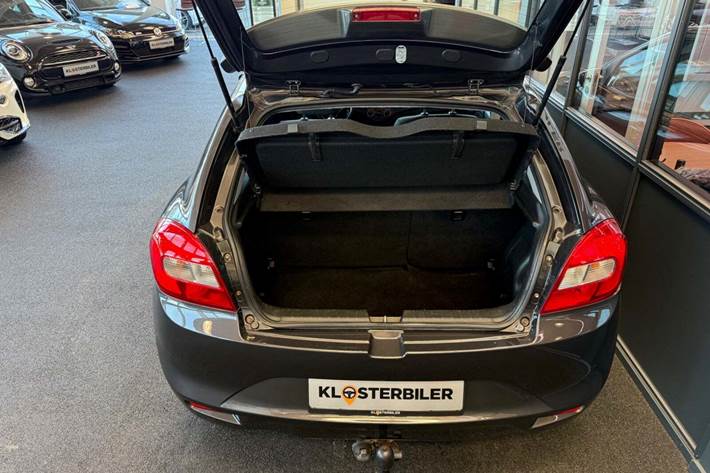 Grå Suzuki Baleno fra 2016