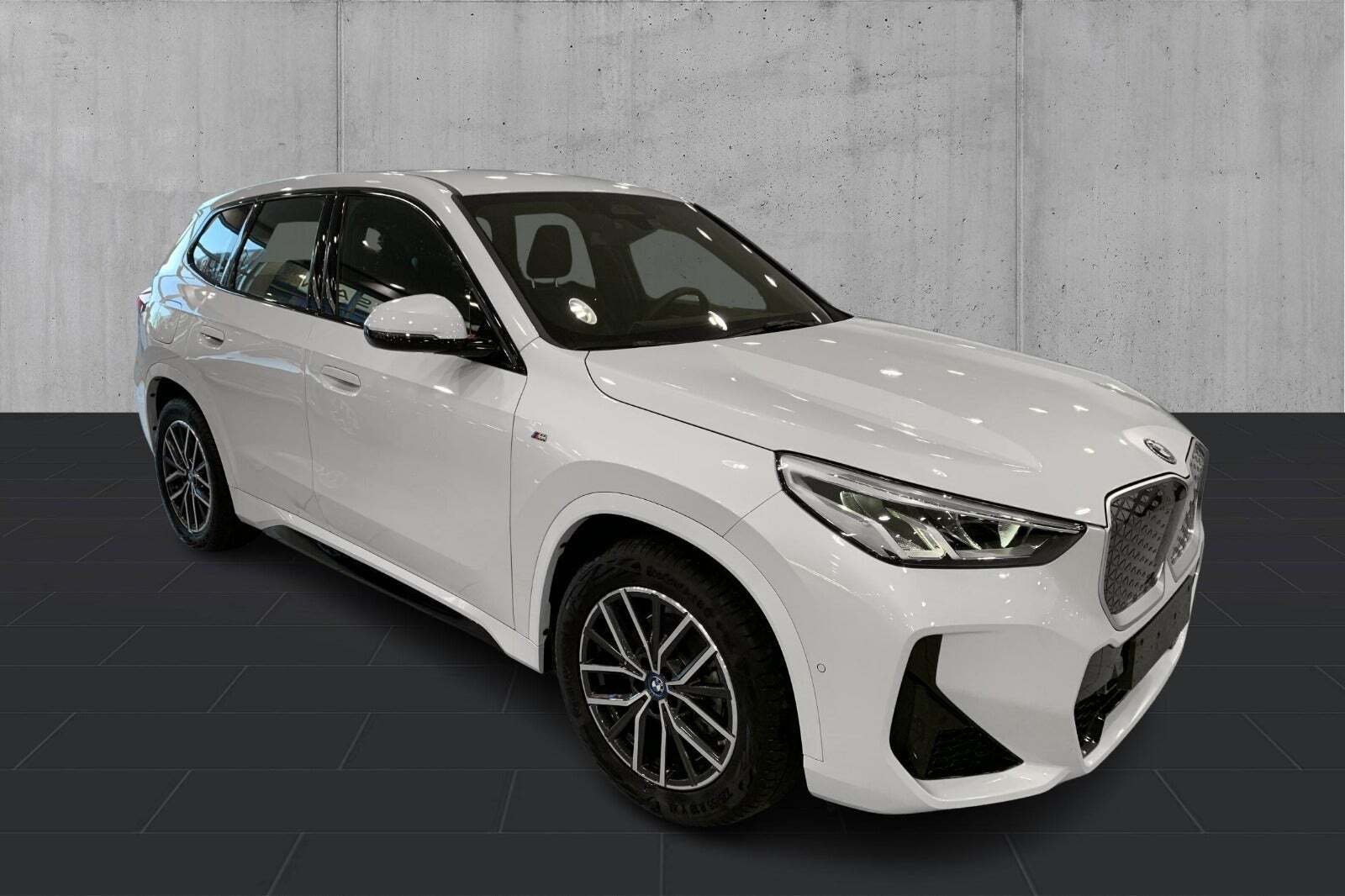 undefined BMW iX1 fra 2024 set udefra