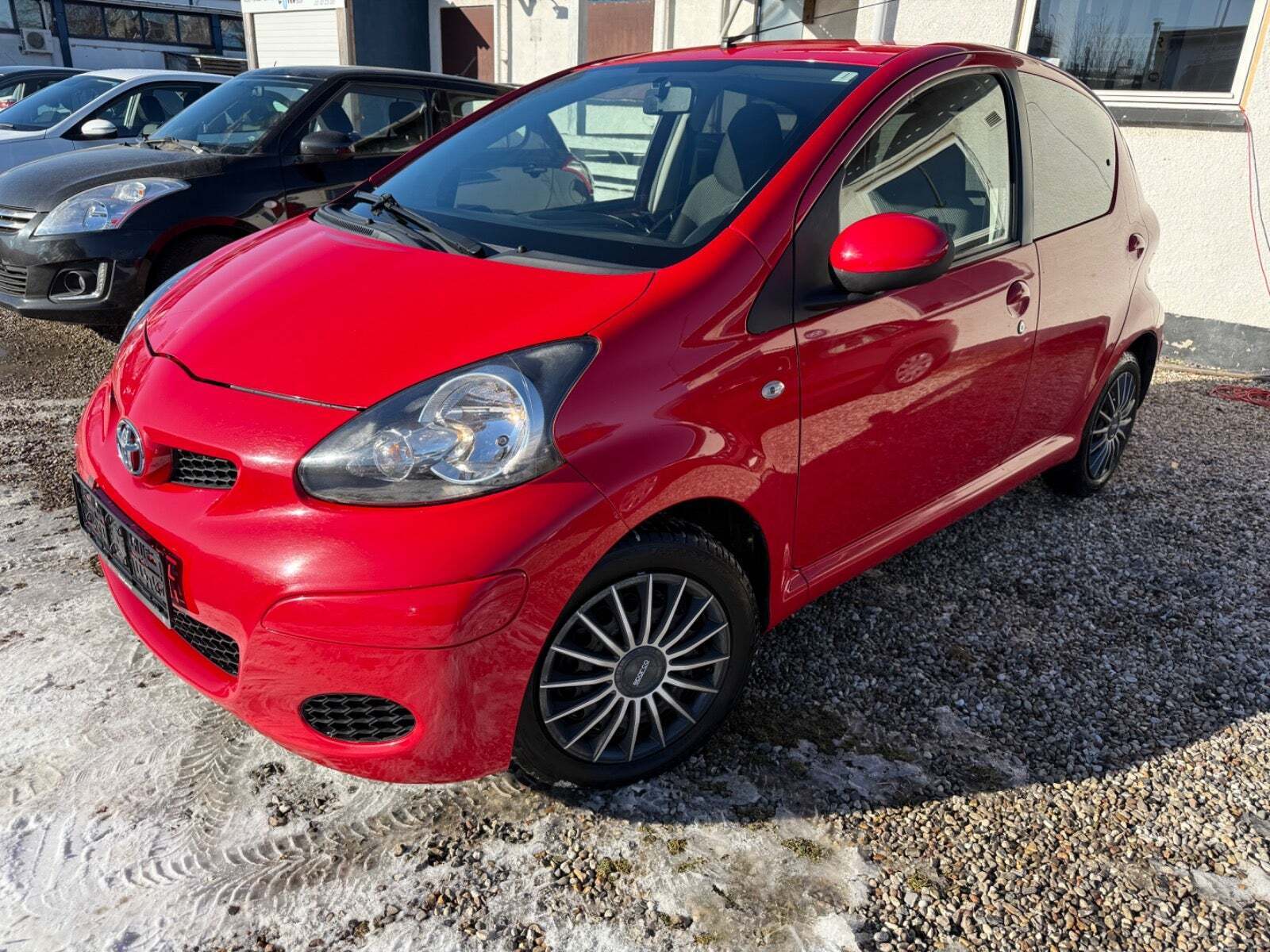 Rød Toyota Aygo fra 2011