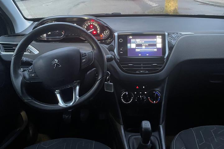 Sort Peugeot 2008 fra 2016