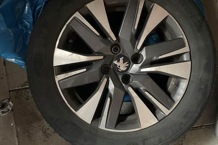 Sort Peugeot 2008 fra 2016