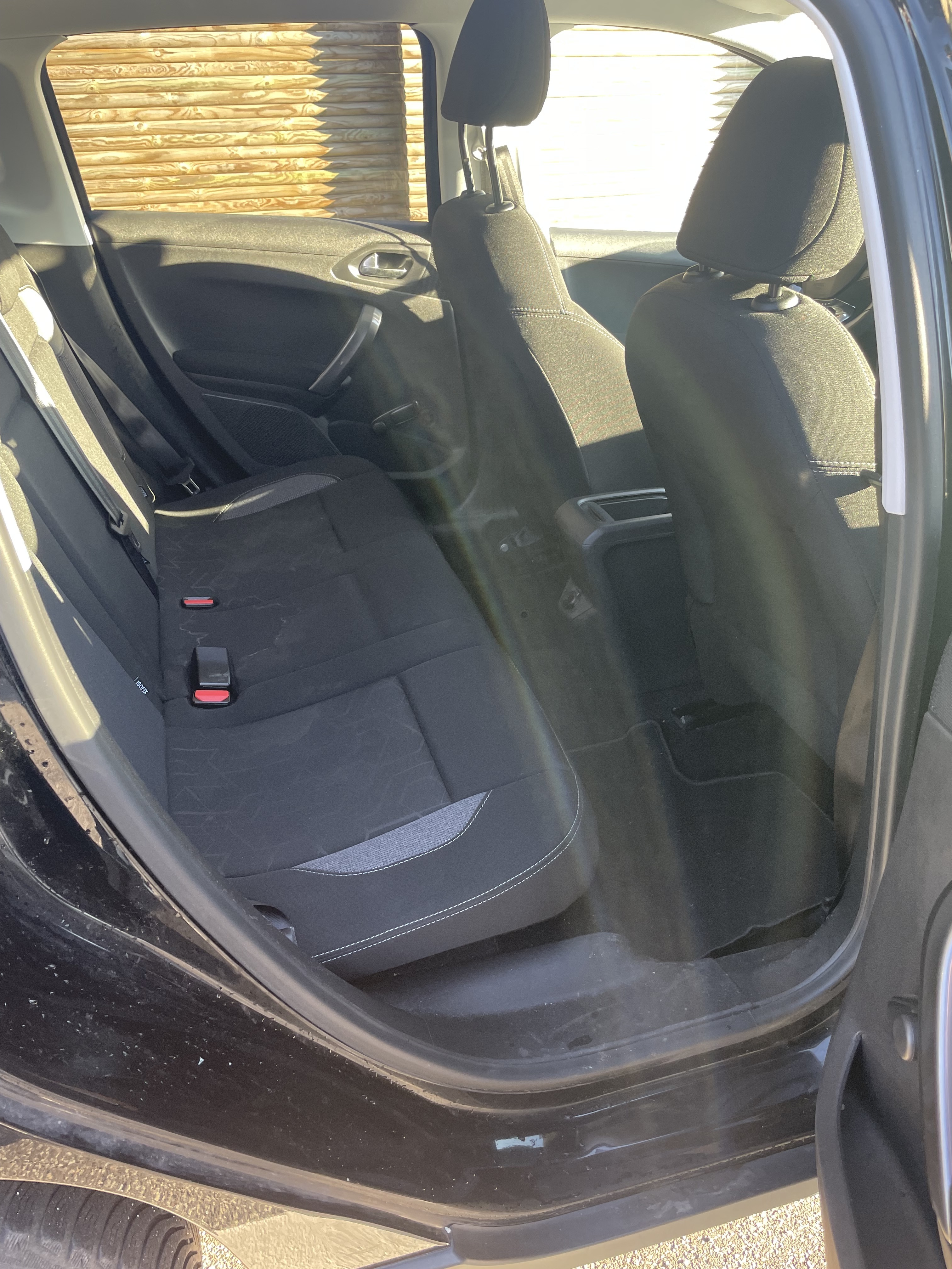 Sort Peugeot 2008 fra 2016