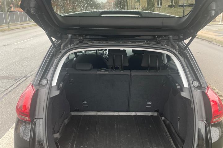 Sort Peugeot 2008 fra 2016