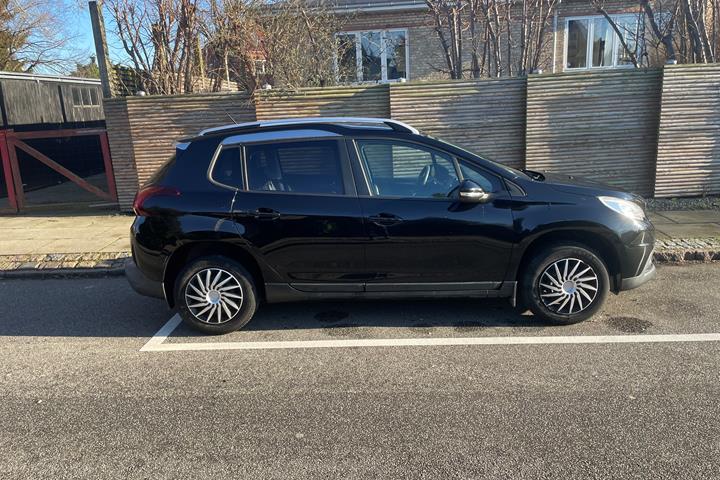 Sort Peugeot 2008 fra 2016