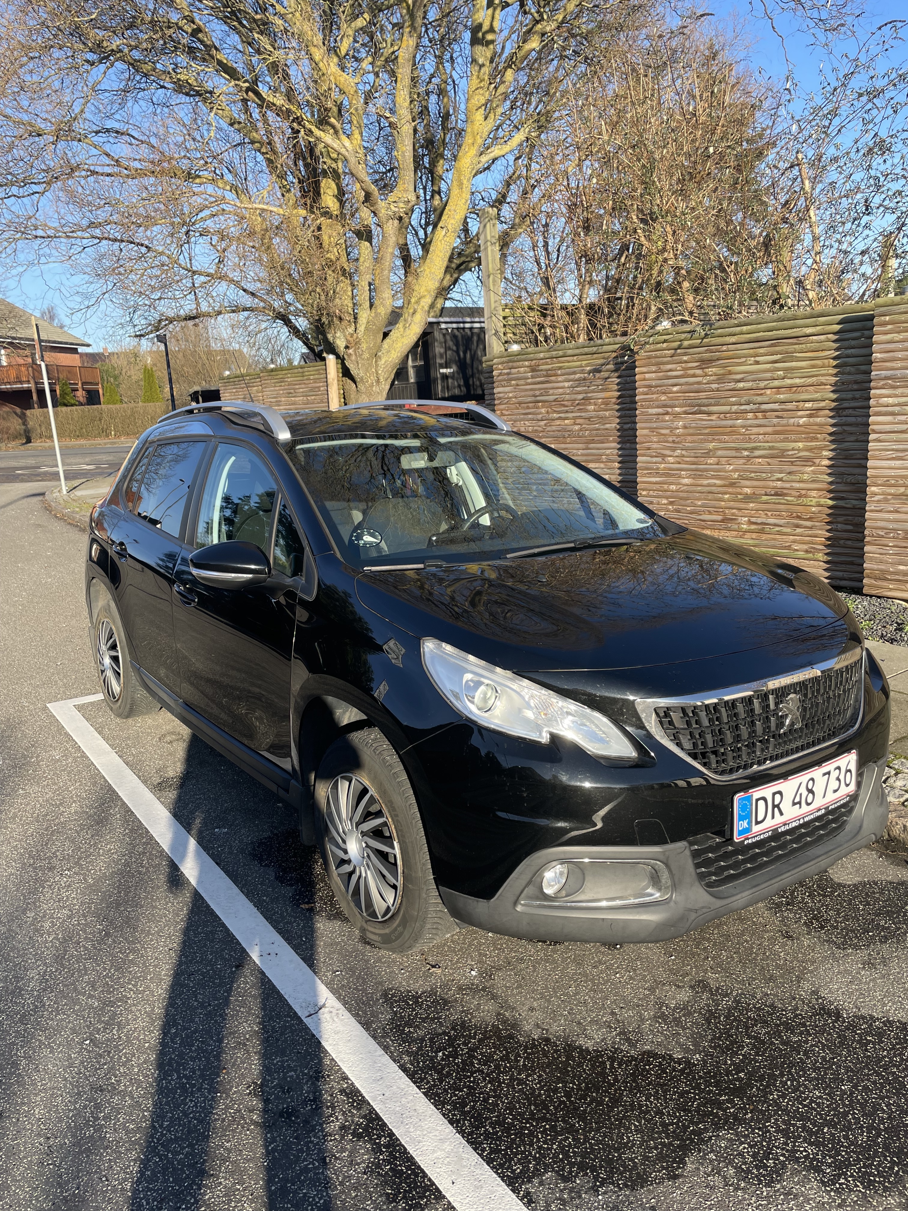 Sort Peugeot 2008 fra 2016