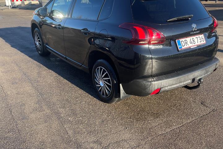 Sort Peugeot 2008 fra 2016
