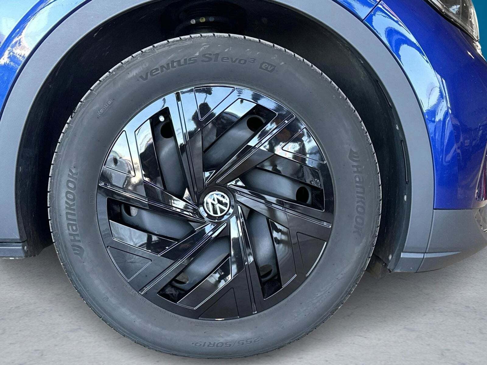 Blå VW ID.4 fra 2023