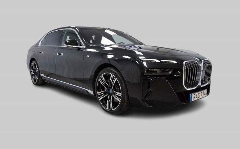 BMW i7