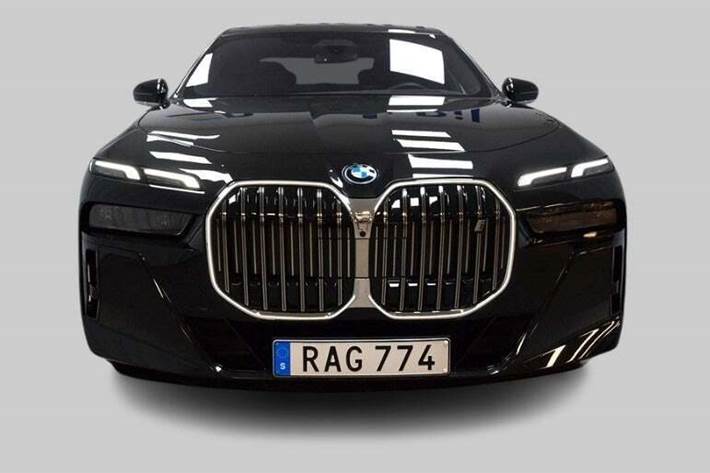 Sort BMW i7 fra 2023