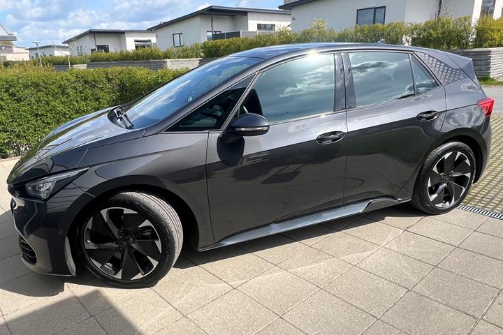 Grå Cupra Born fra 2023