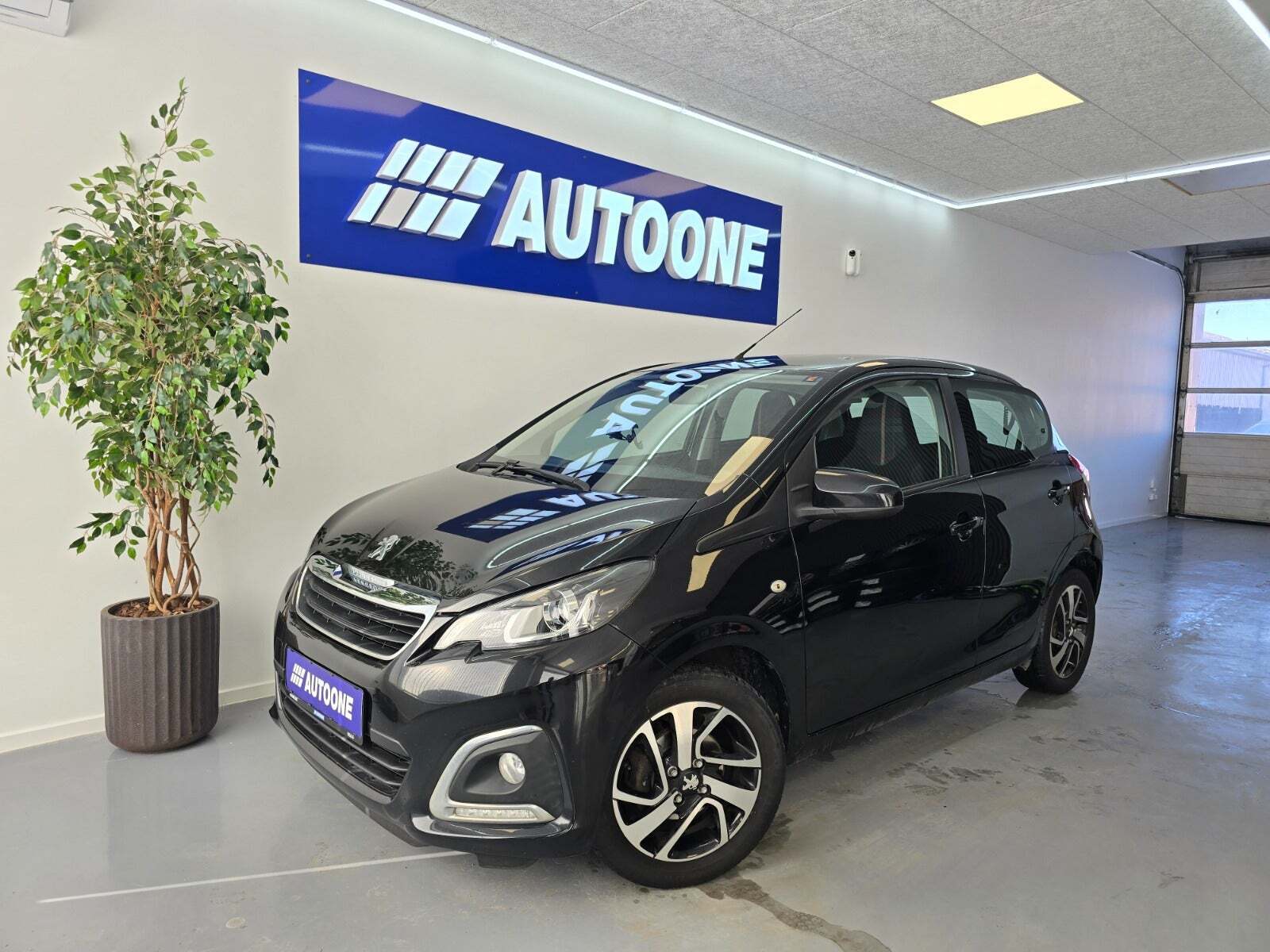 Sort Peugeot 108 fra 2017
