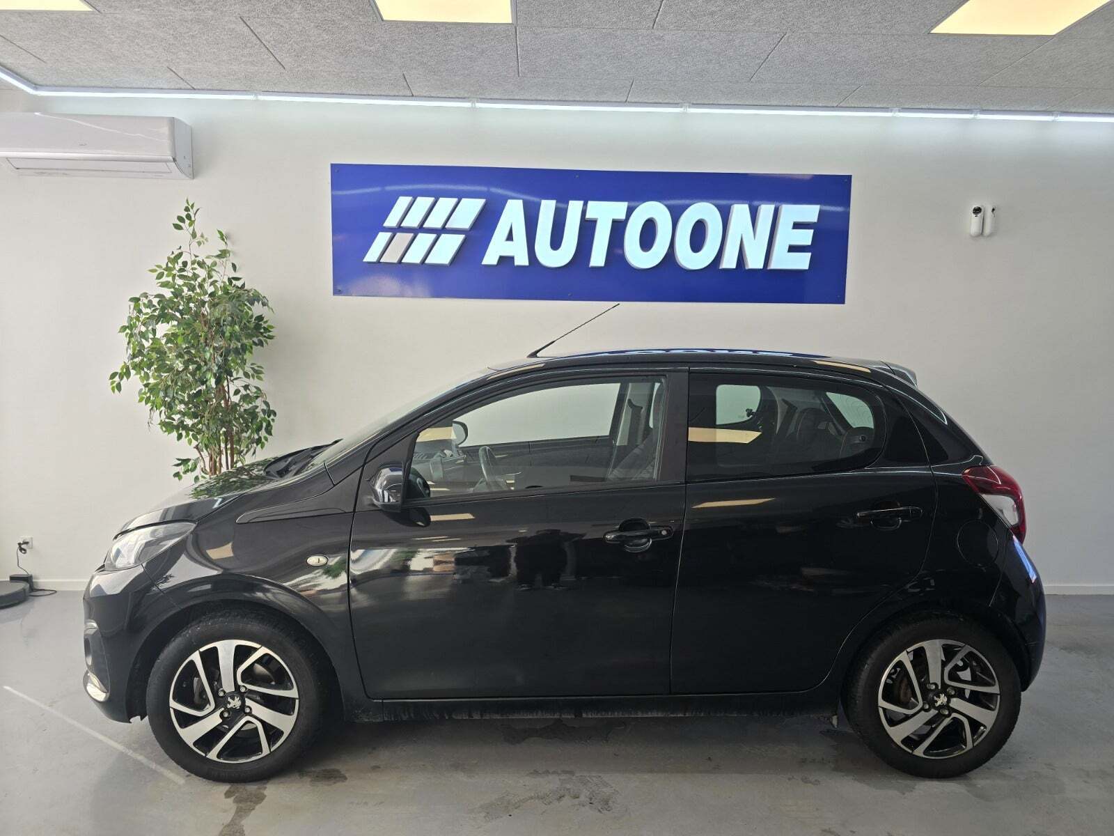 Sort Peugeot 108 fra 2017