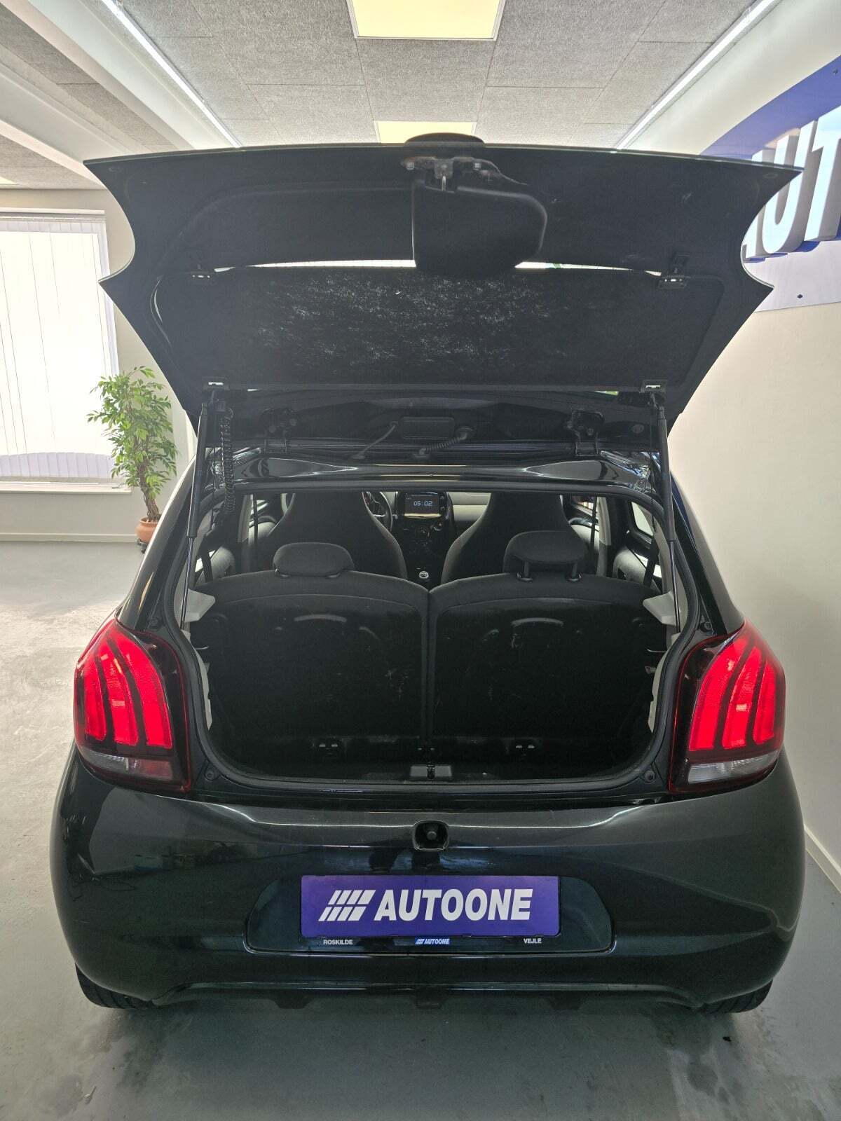 Sort Peugeot 108 fra 2017