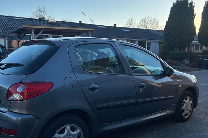 undefined Peugeot 206+ fra 2010