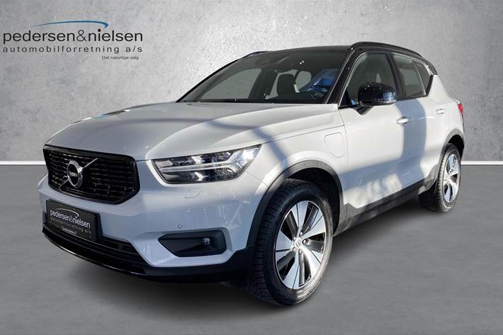 Sølv Volvo XC40 fra 2021