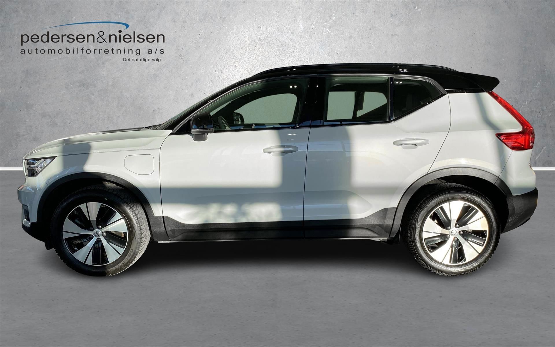 Sølv Volvo XC40 fra 2021