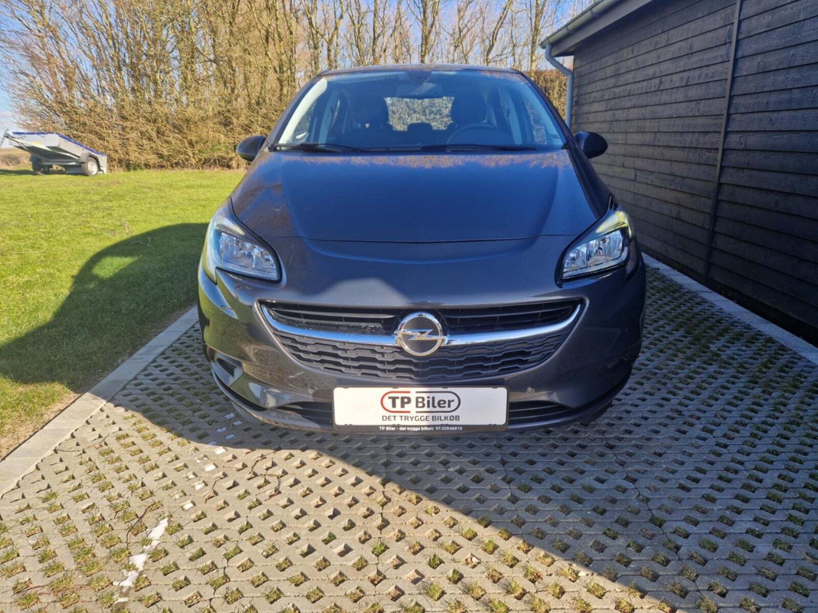 Grå Opel Corsa fra 2016
