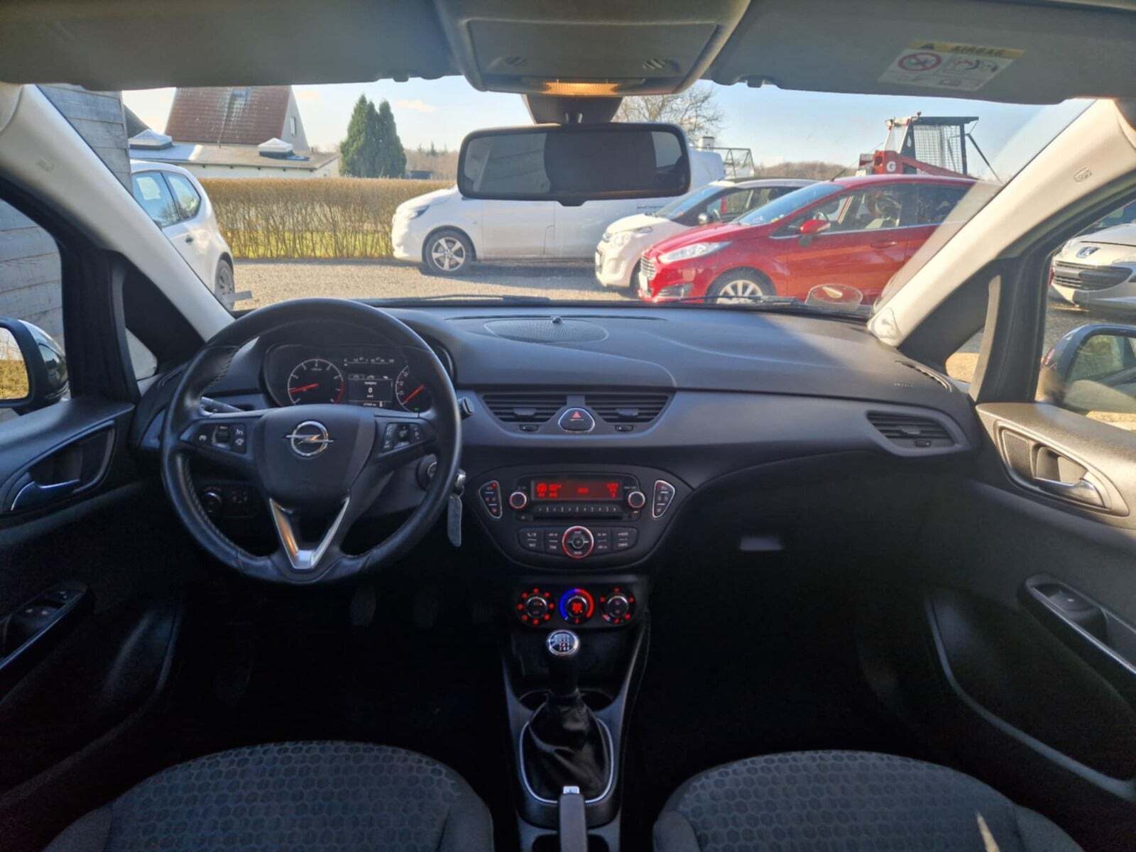 Grå Opel Corsa fra 2016