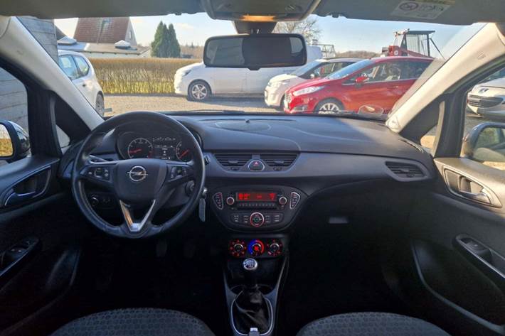 Grå Opel Corsa fra 2016