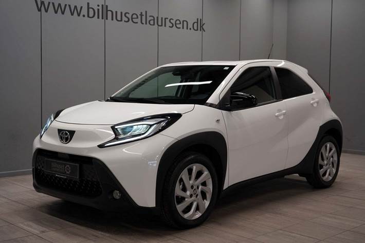 Hvid Toyota Aygo X fra 2023 set udefra
