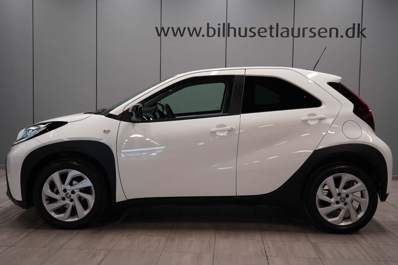 Hvid Toyota Aygo X fra 2023