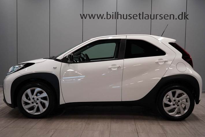 Hvid Toyota Aygo X fra 2023