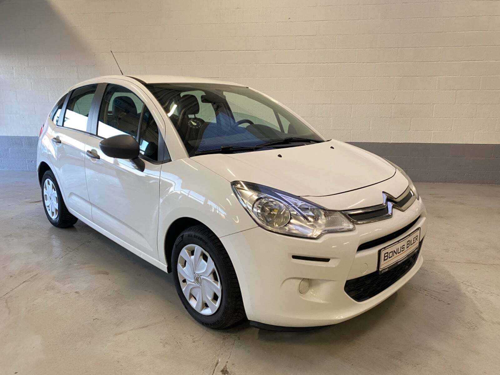 Hvid Citroën C3 fra 2014 set udefra