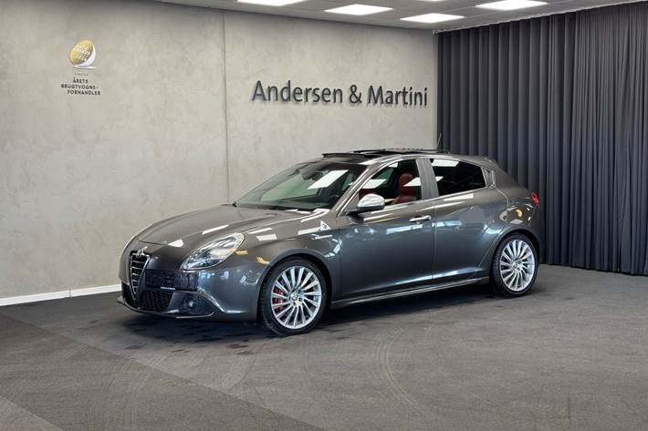 Grå Alfa Romeo Giulietta fra 2011