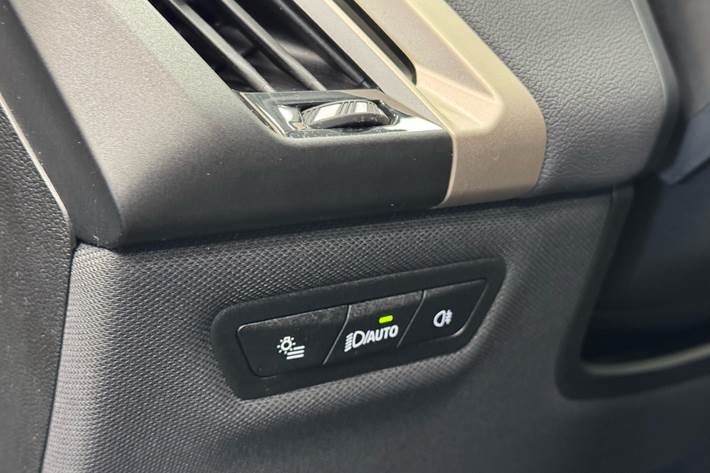 Sort BMW iX fra 2023