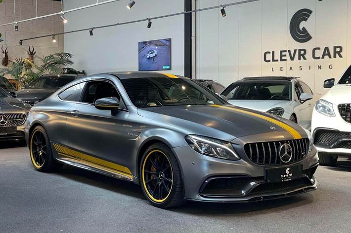 Grå Mercedes C63 fra 2017 set udefra
