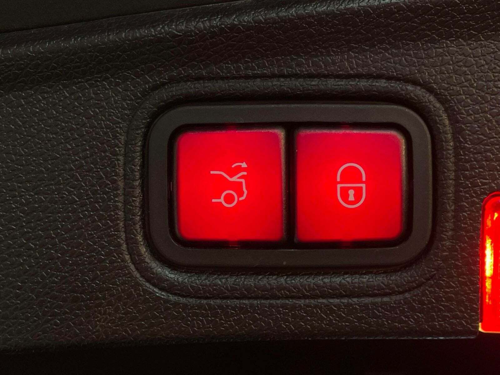 Grå Mercedes C63 fra 2017