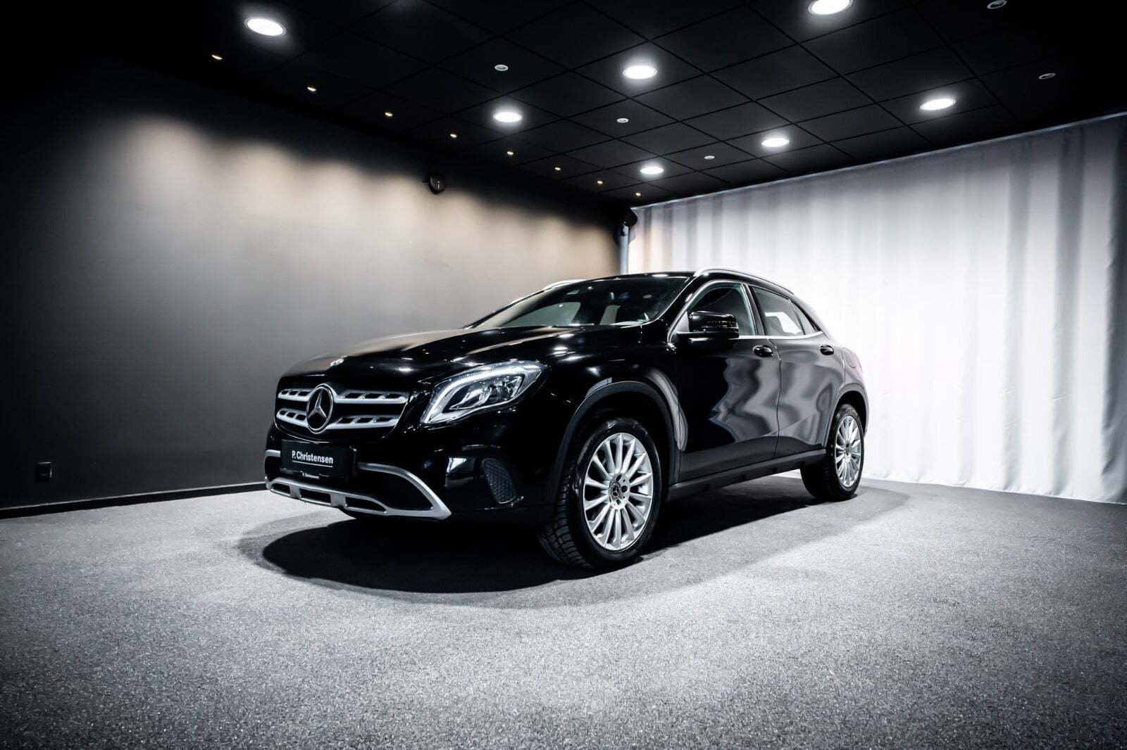 Sort Mercedes GLA200 fra 2017