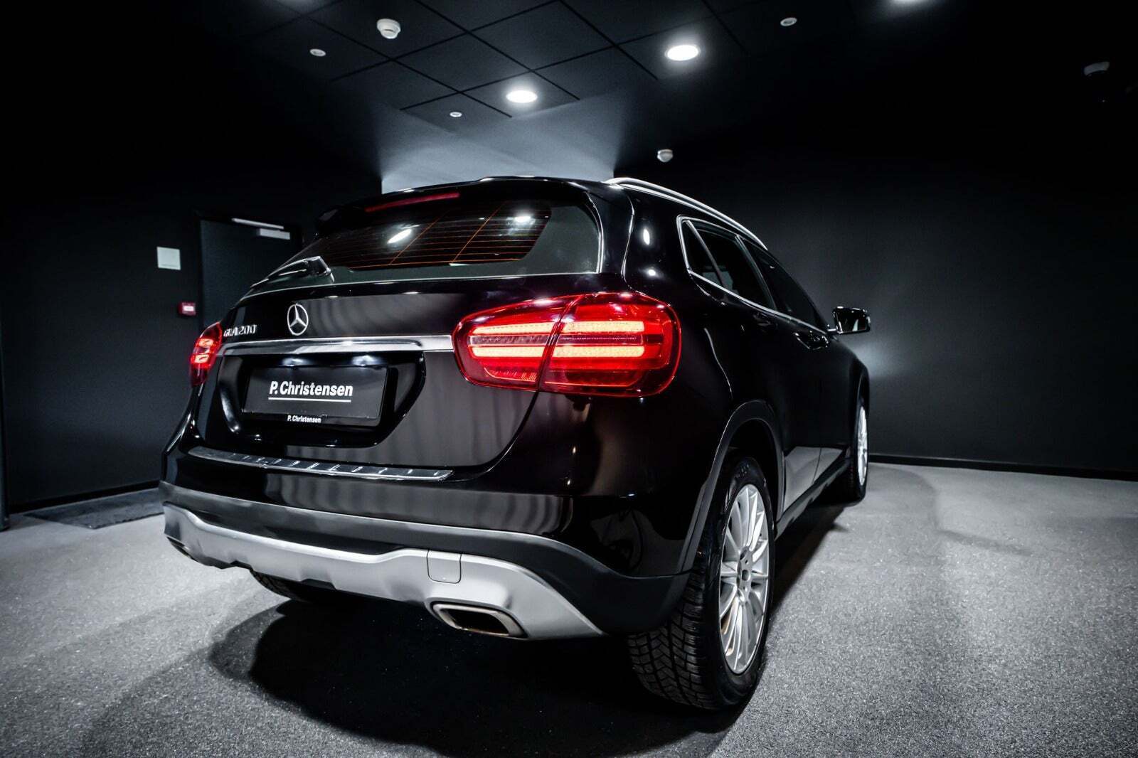 Sort Mercedes GLA200 fra 2017