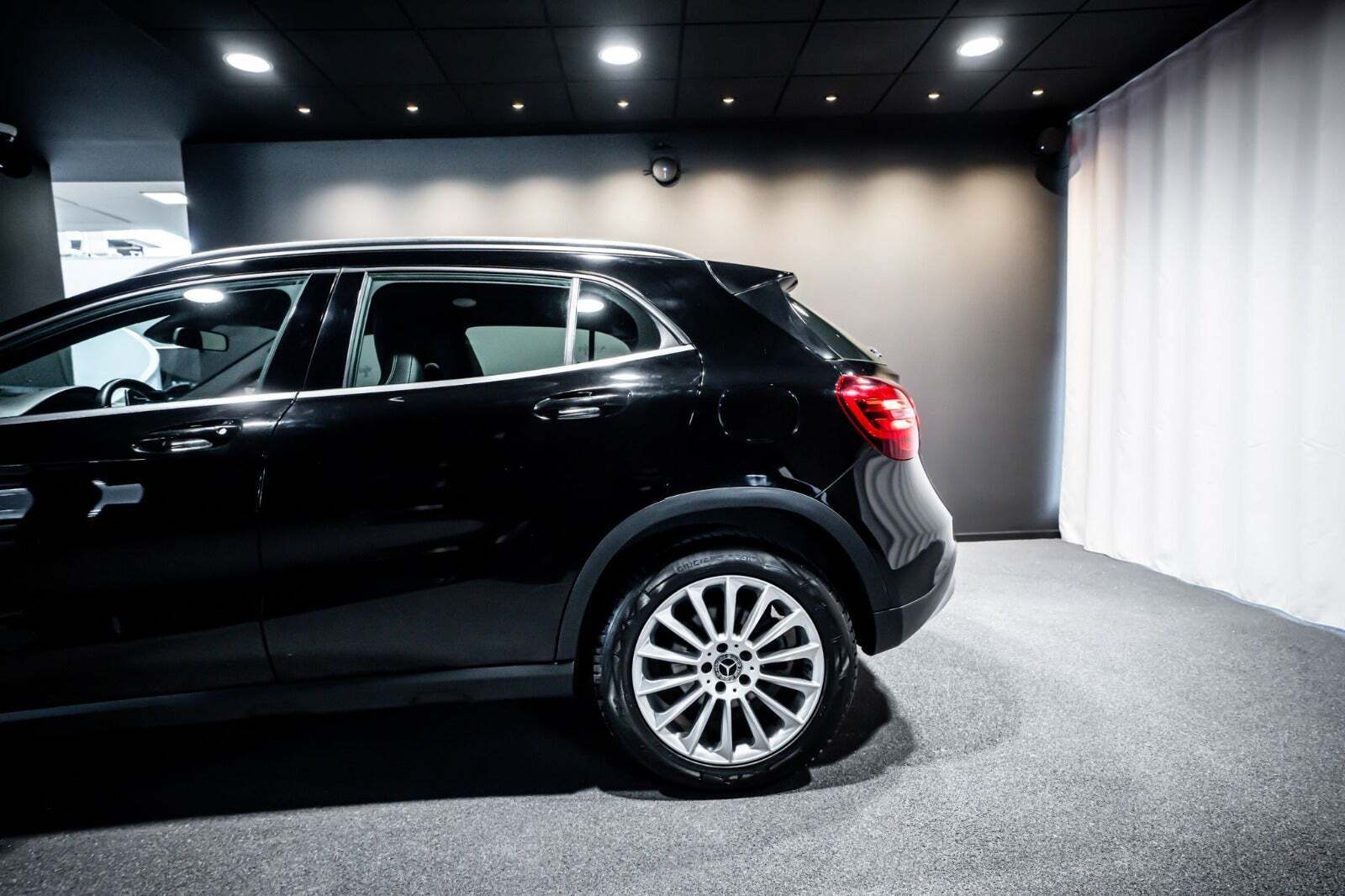 Sort Mercedes GLA200 fra 2017