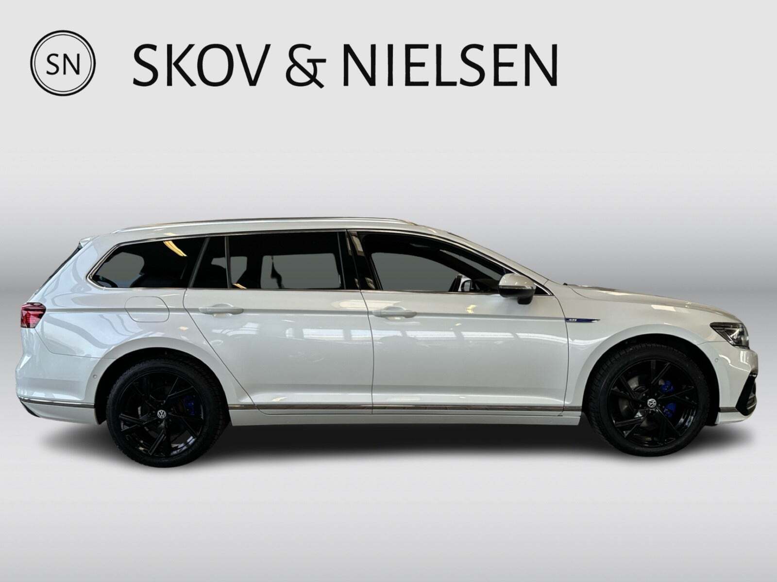 Hvid VW Passat fra 2020