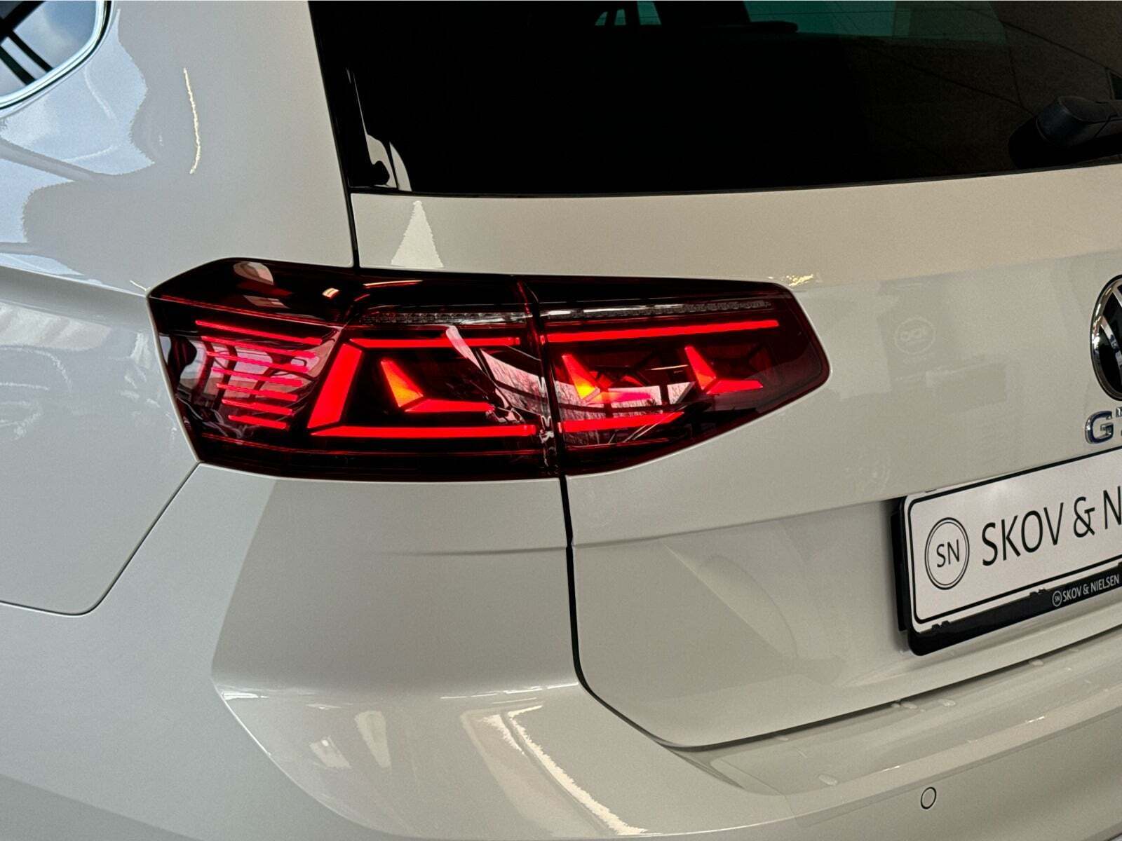 Hvid VW Passat fra 2020