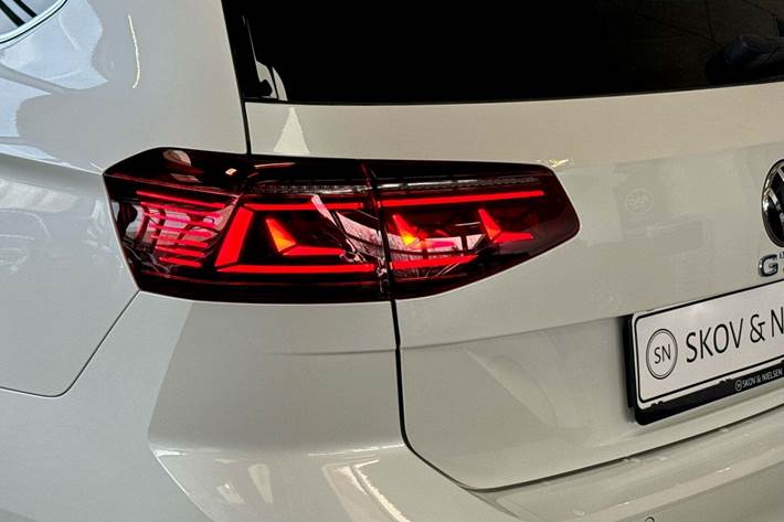 Hvid VW Passat fra 2020