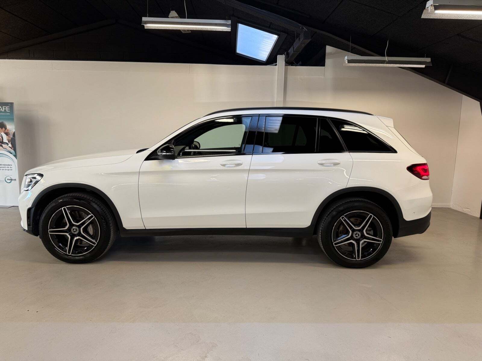 Hvid Mercedes GLC300 e fra 2021