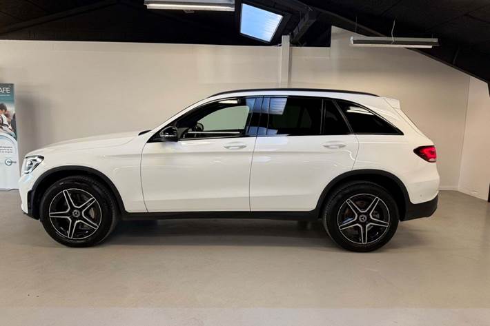 Hvid Mercedes GLC300 e fra 2021