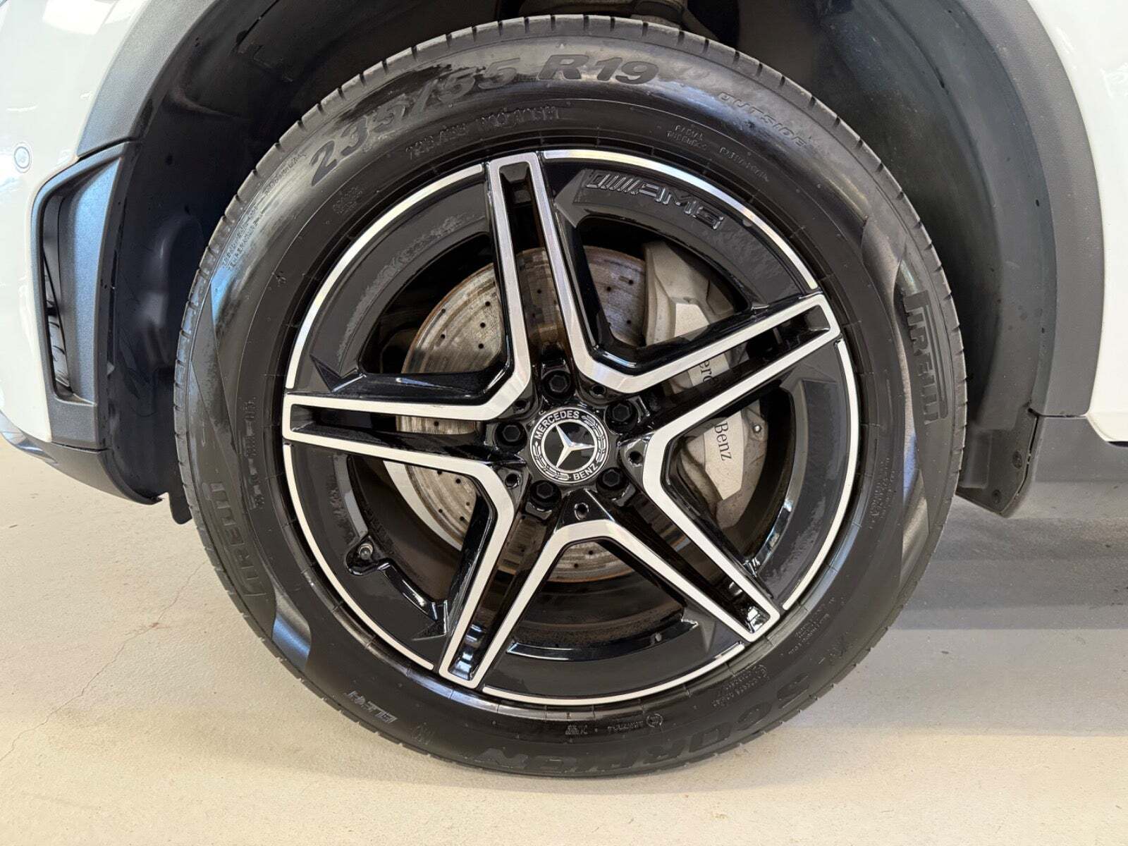 Hvid Mercedes GLC300 e fra 2021