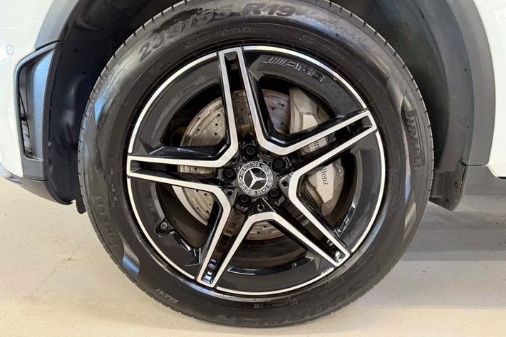 Hvid Mercedes GLC300 e fra 2021