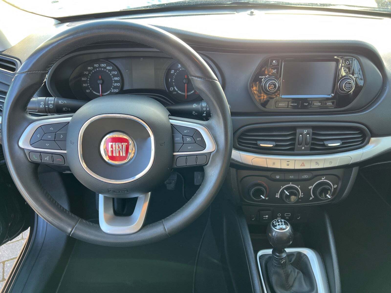 Blå Fiat Tipo fra 2017