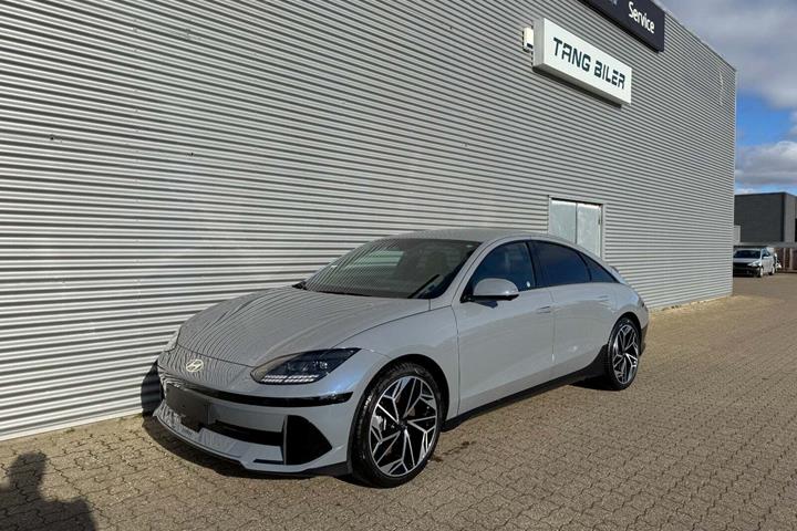 Blå Hyundai Ioniq 6 fra 2025