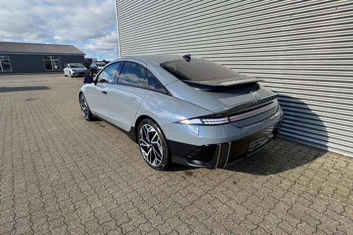Blå Hyundai Ioniq 6 fra 2025