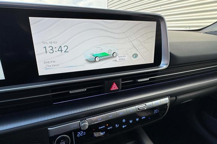 Blå Hyundai Ioniq 6 fra 2025 set indefra