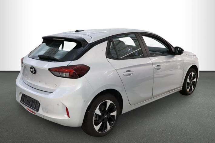 Grå Opel Corsa-e fra 2023