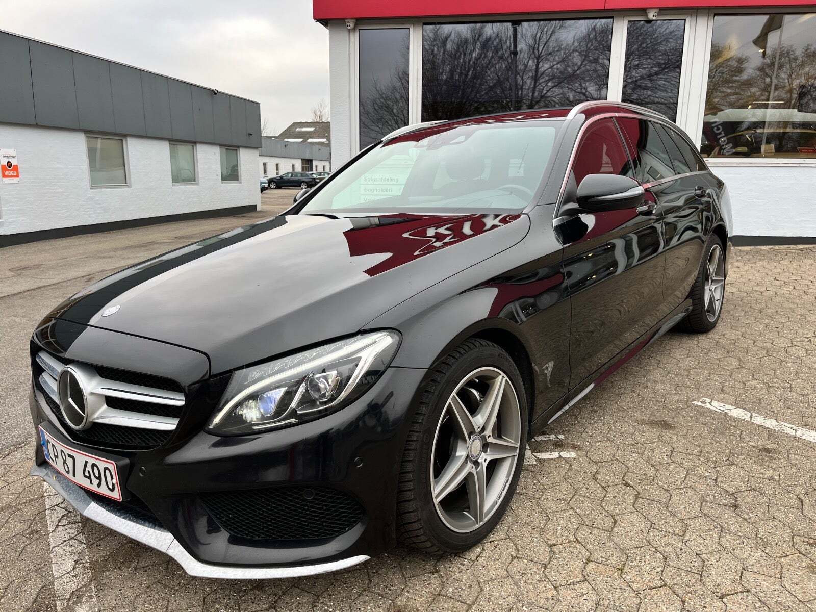 Sort Mercedes C220 d fra 2016 set udefra