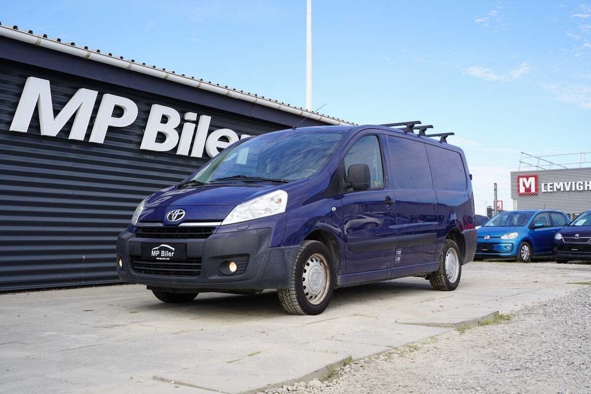 Blå Toyota ProAce fra 2016